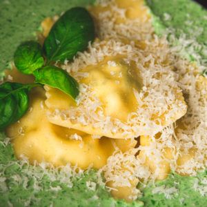 recette-ravioles-chèvre-frais-basilic-crème-mâche