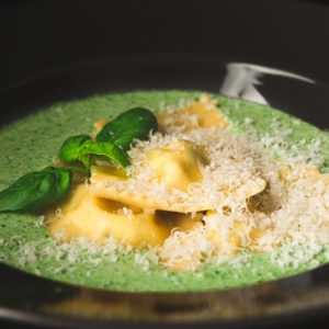 recette-ravioles-chèvre-frais-basilic-crème-mâche