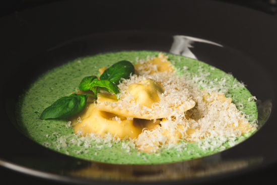 recette-ravioles-chèvre-frais-basilic-crème-mâche