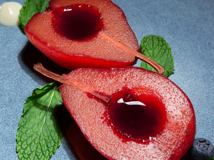 Poires pochées à l&rsquo;Hibiscus x Crème de gingembre