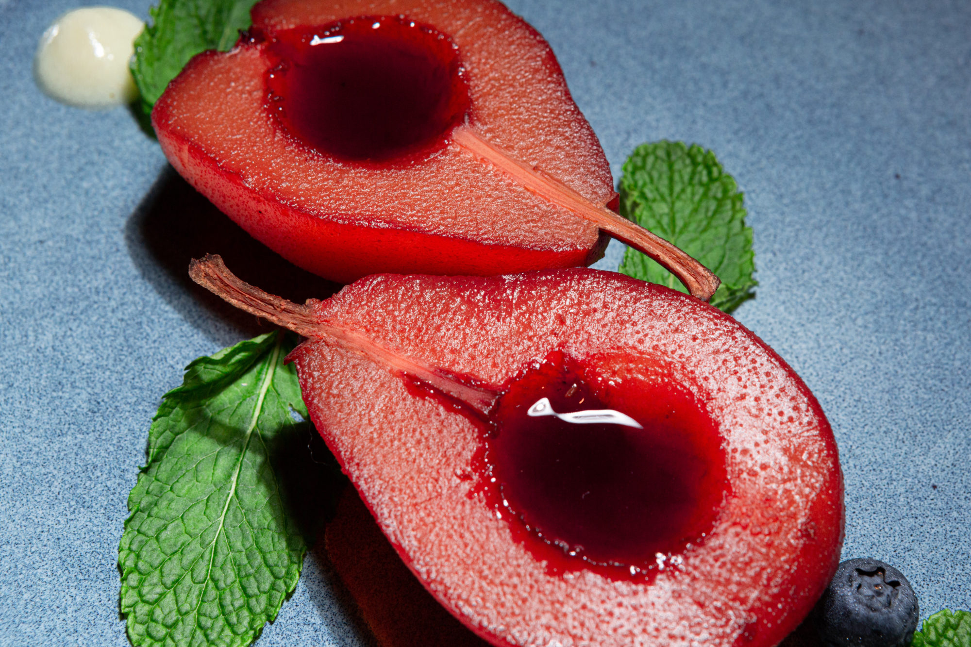 poires pochées hibiscus crème de gingembre
