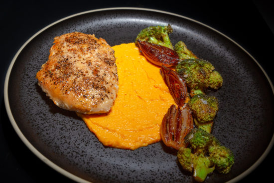 purée de courge butternut poulet doré échalotes brocolis caramélisés