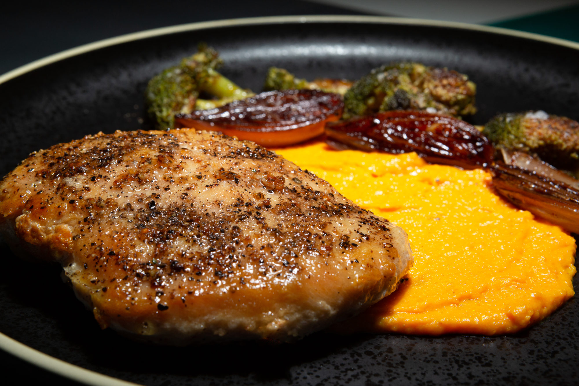 purée de courge butternut poulet doré échalotes brocolis caramélisés