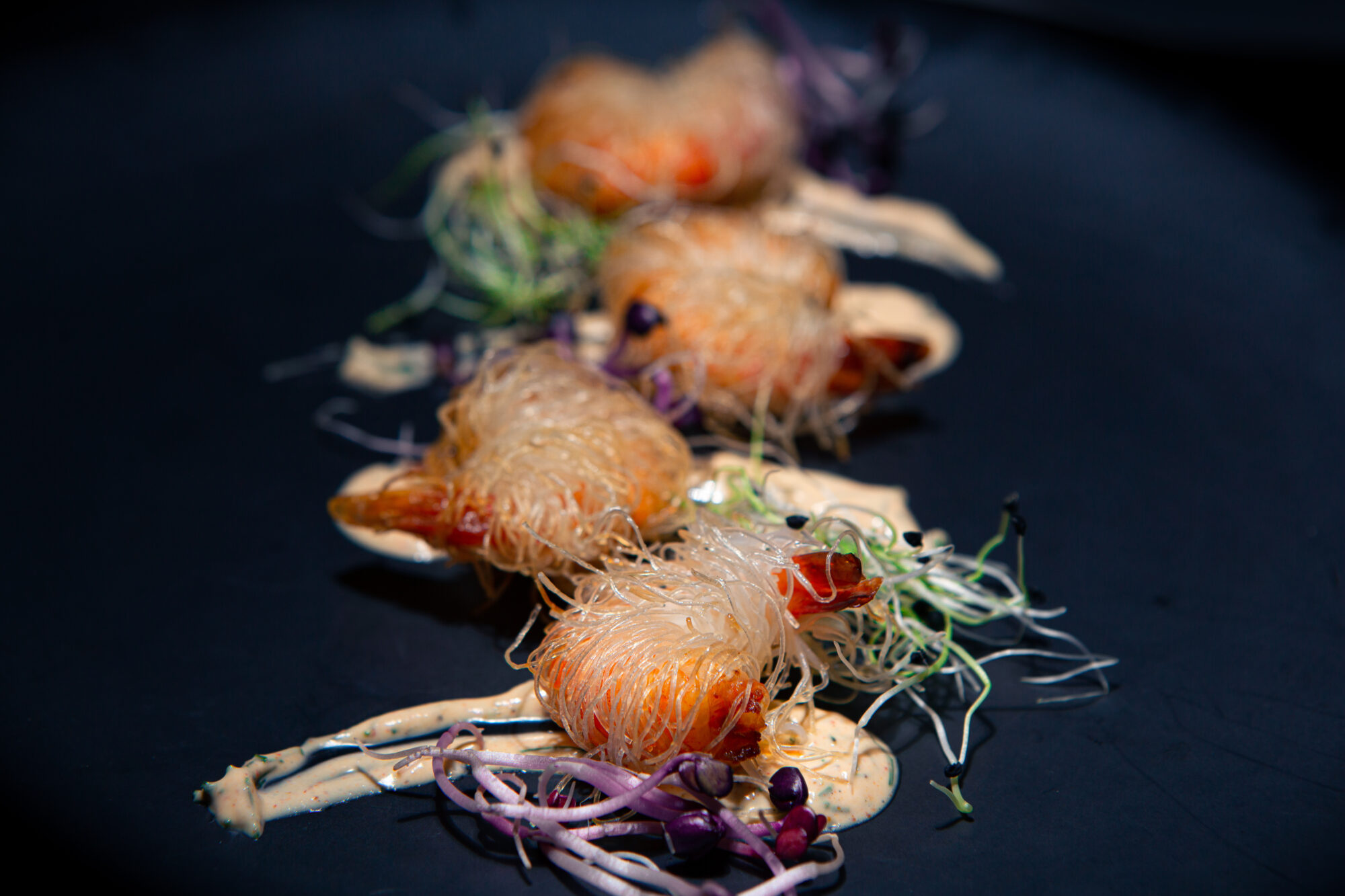 Crevettes croustillantes vermicelles de riz & crème d'aneth