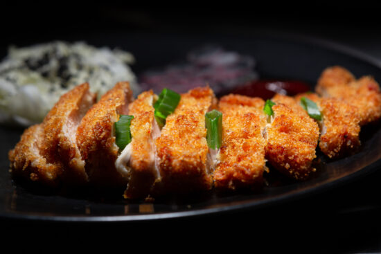 poulet katsu sauce tonkatsu et chou chinois