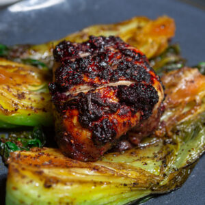 Poulet fruits rouges romarin bok choy