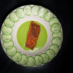 Pavé de saumon en croute d'épices creme de basilic