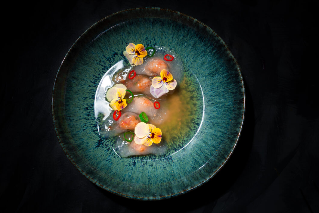 Ravioles crevettes translucides bouillon dashi
