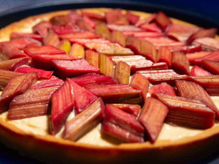 Tarte à la rhubarbe infusée à l&rsquo;hibiscus