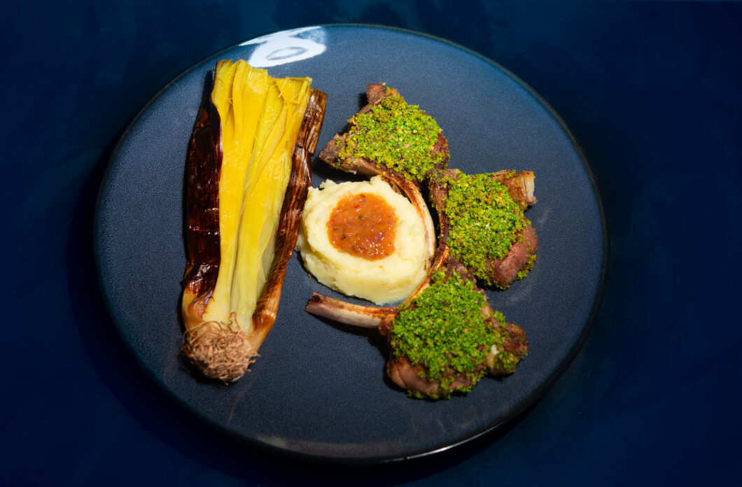 Côtelettes agneau sauce échalote x poireau brulé