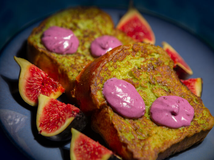 Brioche perdue matcha x crème de myrtille & figues