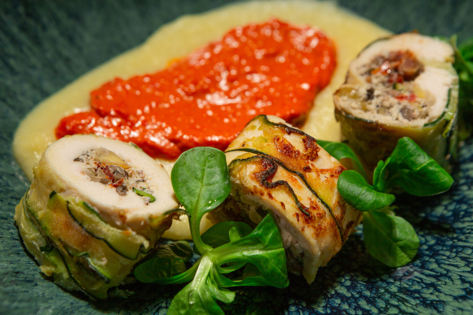 Ballottine volaille polenta sauce poivron rouge