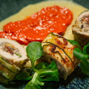 Ballottine volaille polenta sauce poivron rouge